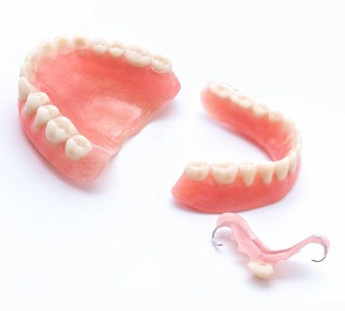 Пластиночные протезы зубов